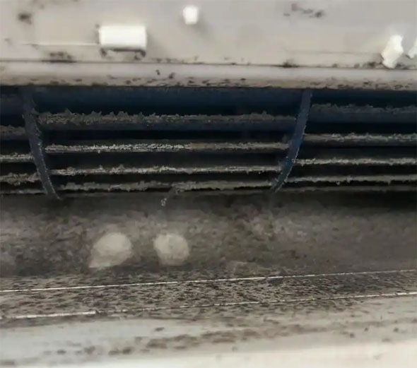 贵阳市空调吹的风有股烧焦味是怎么回事